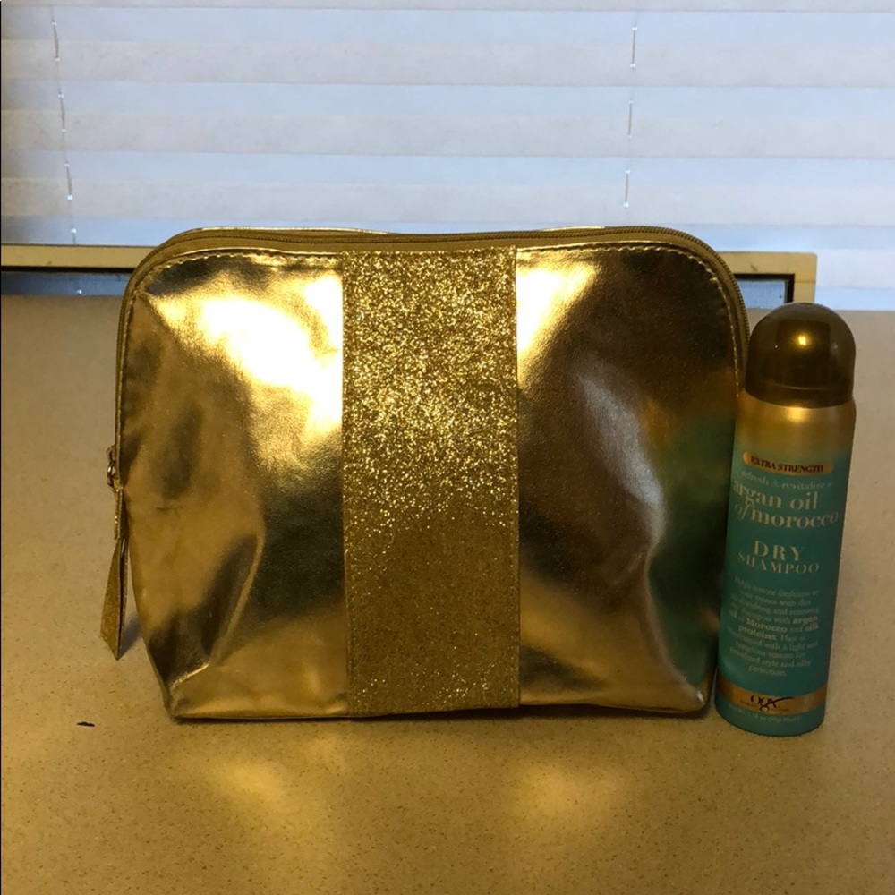 Clinique Cosmetic Bag With Gift